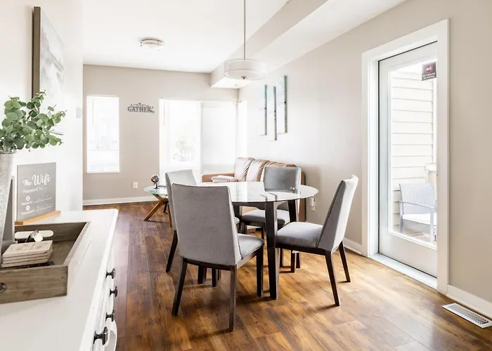 Luxury Downtown Townhome Private Garage Unit 9
