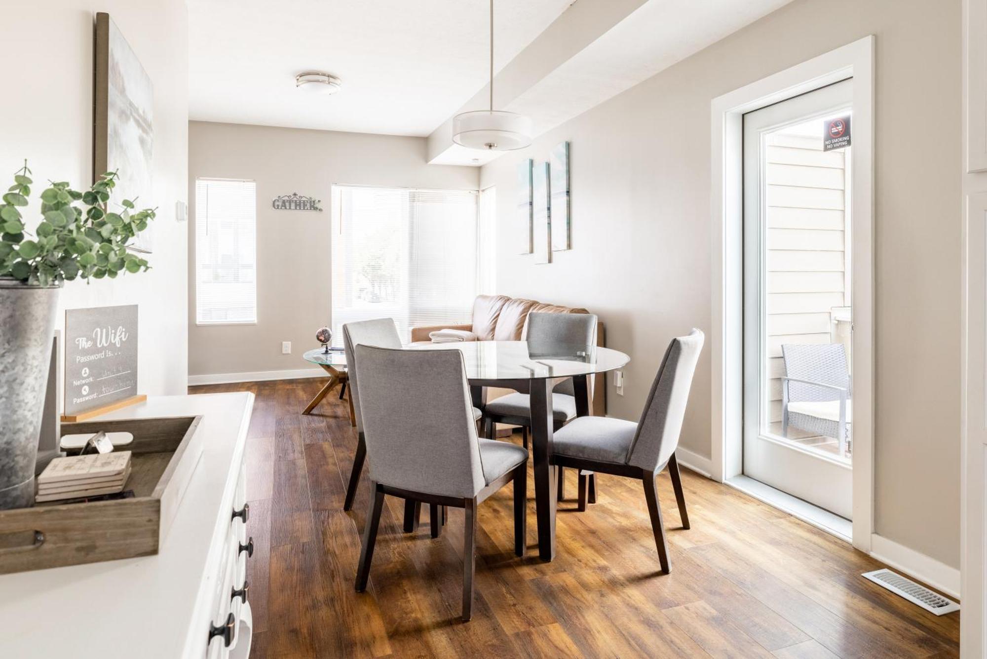 Luxury Downtown Townhome Private Garage Unit 9 Cleveland