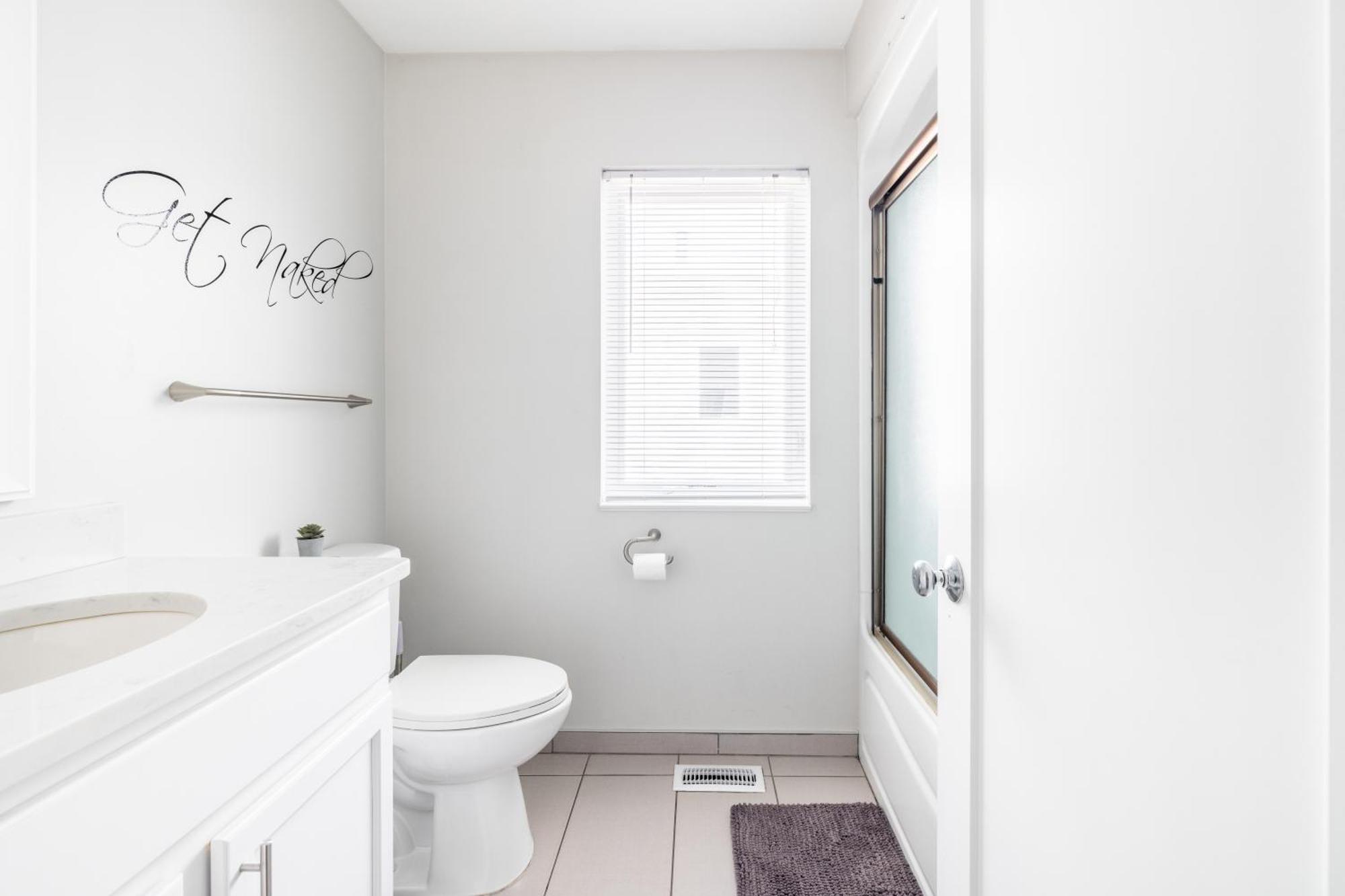 Luxury Downtown Townhome Private Garage Unit 9 *